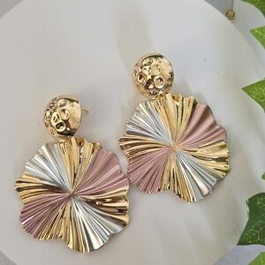 Gold Filled Tricolor Round Leaf Like Earrings